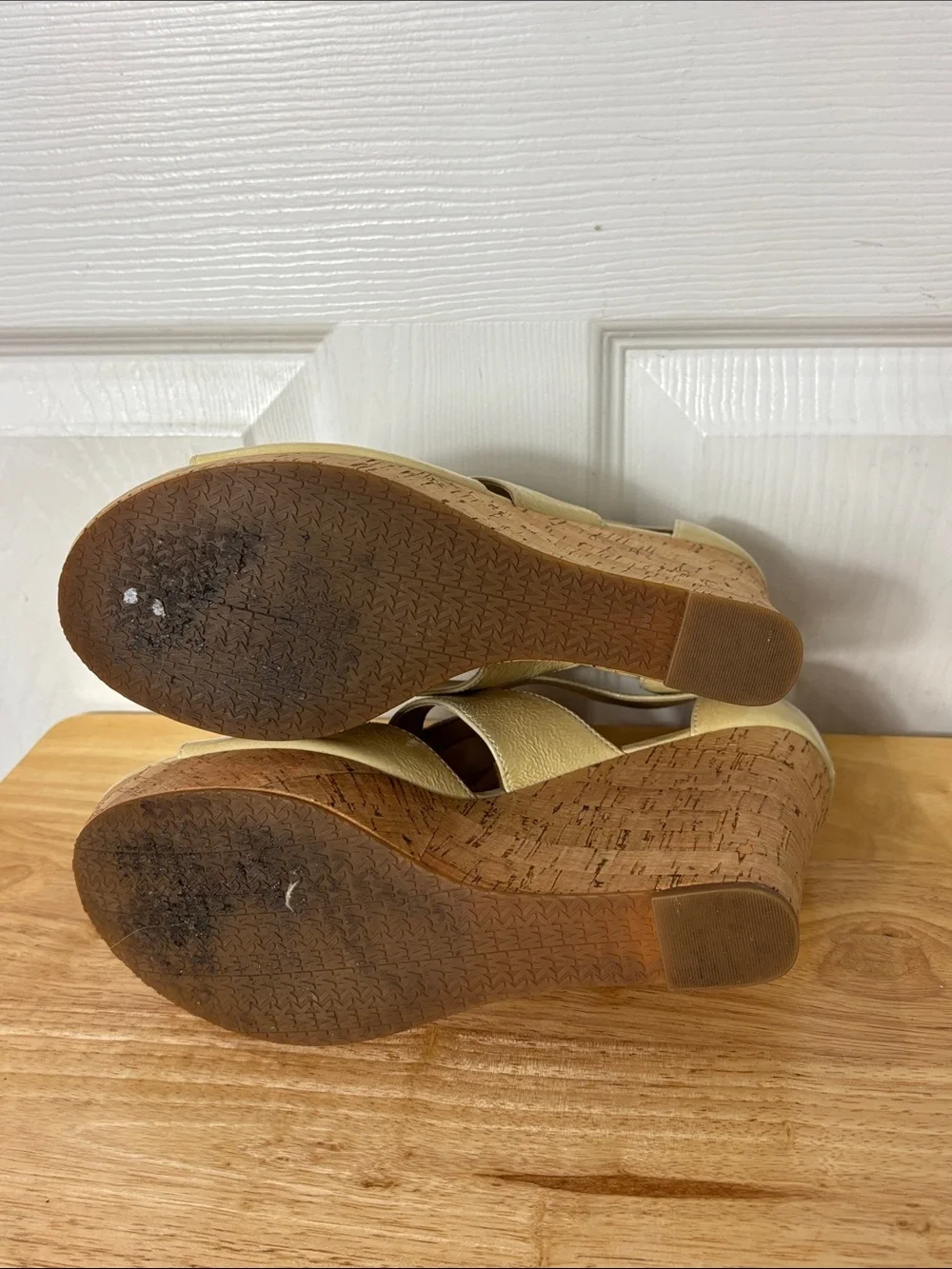MICHAEL Micheal Kors Beige Patent Cork Wedge Sandals Size 8.5 neutral natural